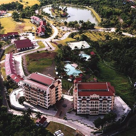 Graceland Estates And Country Club Hotel Lucena Exterior photo
